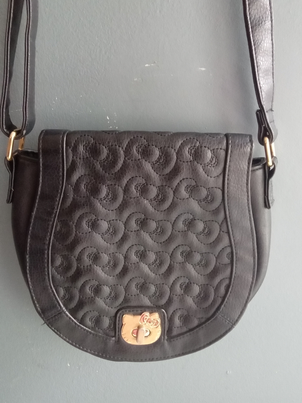 Loungefly Hello Kitty Black Quilted Bow Crossbody Bag Gold Turn Lock Saddle Bag